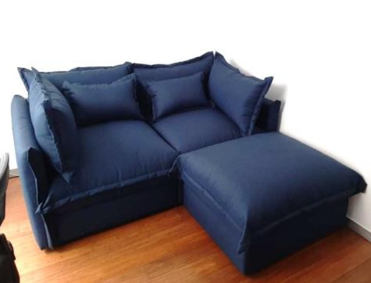 Adamo- Loveseat con Taburete