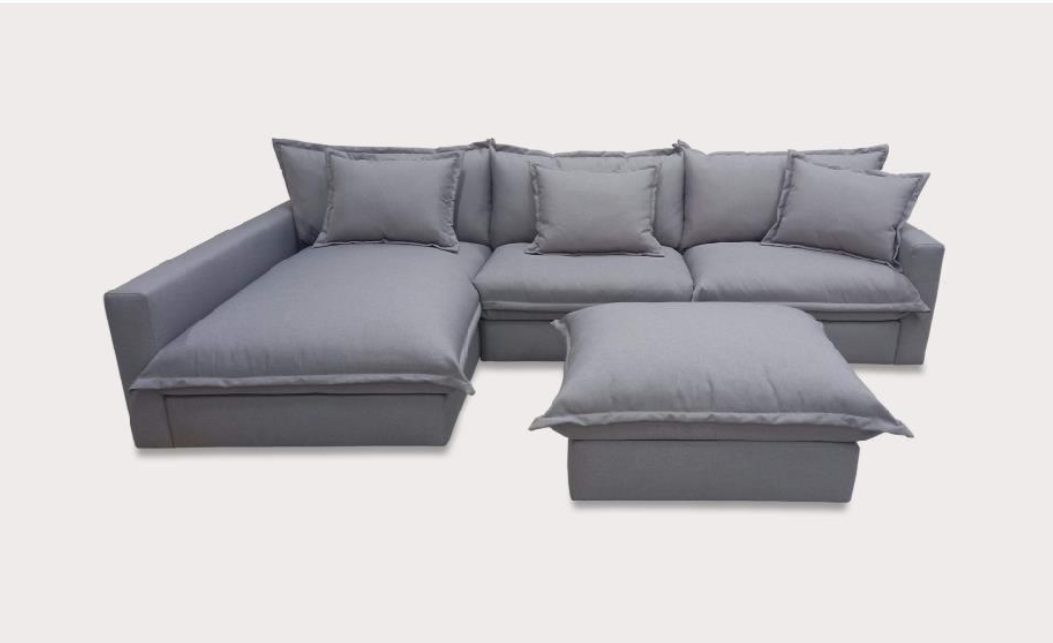 Adamo- Sillón seccional con taburete.